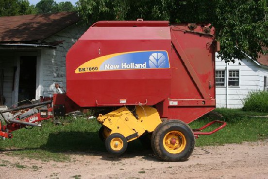 br_7060_new_holland_round_hay_baler