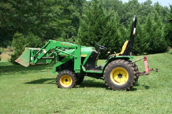 jd_4110_tractor_with_loader_and_deck_mower